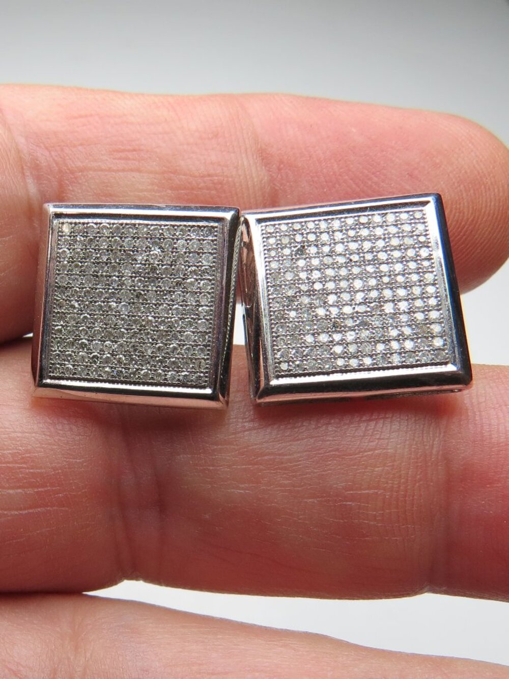 14k Diamond Men's Studs Earring